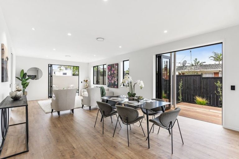 Photo of property in 1 The Crest, Sunnyhills, 2010