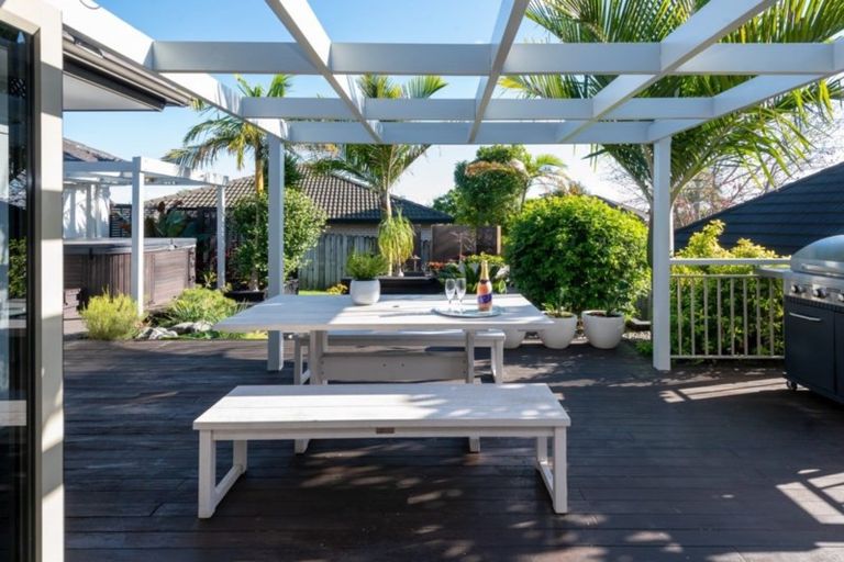 Photo of property in 35 John Brooke Crescent, East Tamaki Heights, Auckland, 2016