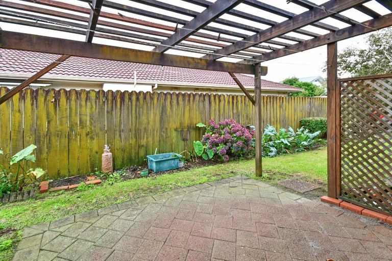 Photo of property in 2/39 Montilla Place, Manurewa, Auckland, 2102