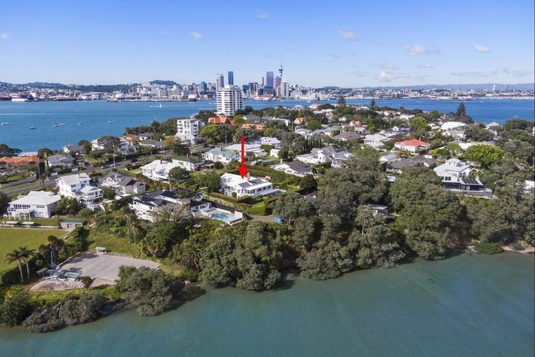Photo of property in 28 Stanley Point Road, Stanley Point, Auckland, 0624