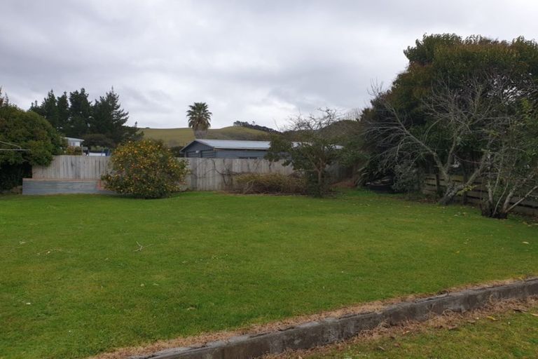 Photo of property in 2 Banks Road, Kawakawa Bay, Papakura, 2585