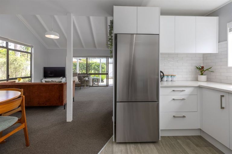 Photo of property in 1/25a Beach Road, Te Atatu Peninsula, Auckland, 0610