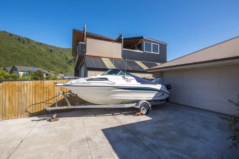 Photo of property in 33a Beach Road, Waikawa, Picton, 7220