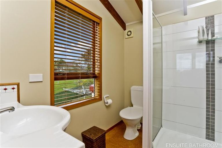Photo of property in 18 Lingham Crescent, Torbay, Auckland, 0630
