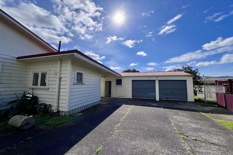 Photo of property in 33 Mcleod Road, Henderson, Auckland, 0612