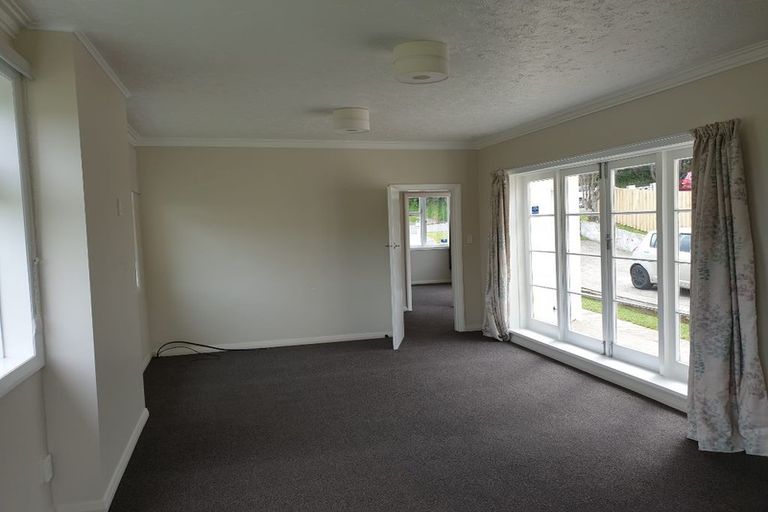 Photo of property in 8 Hampton Hill Road, Tawa, Wellington, 5028