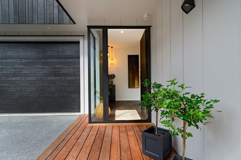 Photo of property in 337 Devonport Road, Tauranga, 3110