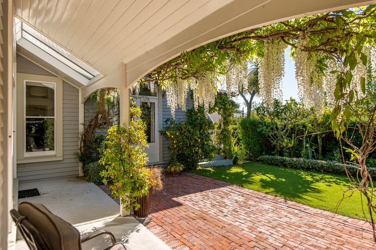 Photo of property in 93 Dyers Pass Road, Cashmere, Christchurch, 8022