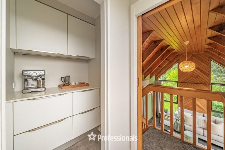 Photo of property in 6 Cassis Place, Crofton Downs, Wellington, 6035