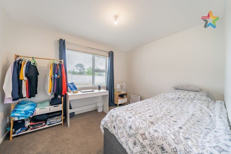 Photo of property in 25a Wainuiomata Road, Wainuiomata, Lower Hutt, 5014