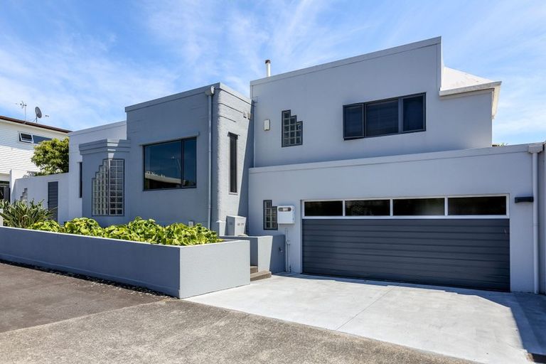 Photo of property in 401 Devon Street East, Strandon, New Plymouth, 4312