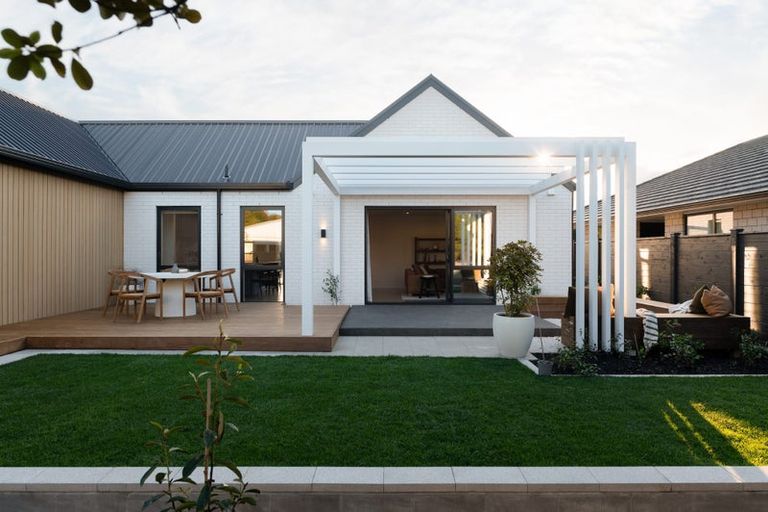 Photo of property in 2 Hugo Shaw Drive, Cambridge, 3434