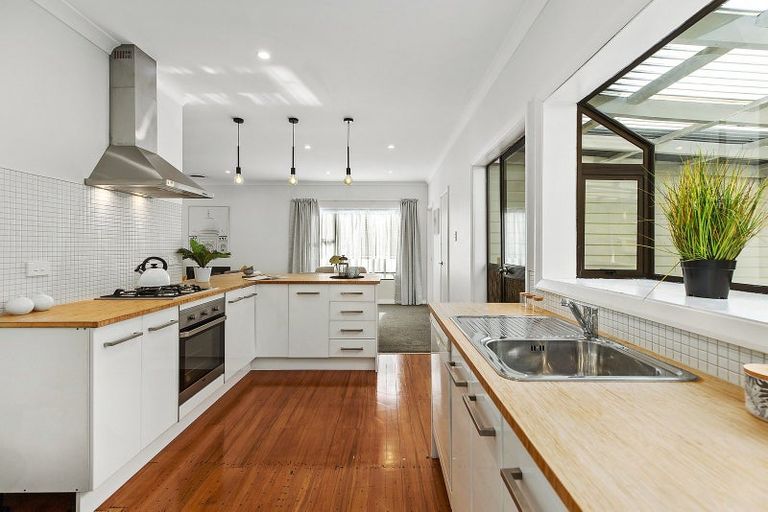 Photo of property in 44 The Drive, Tawa, Wellington, 5028