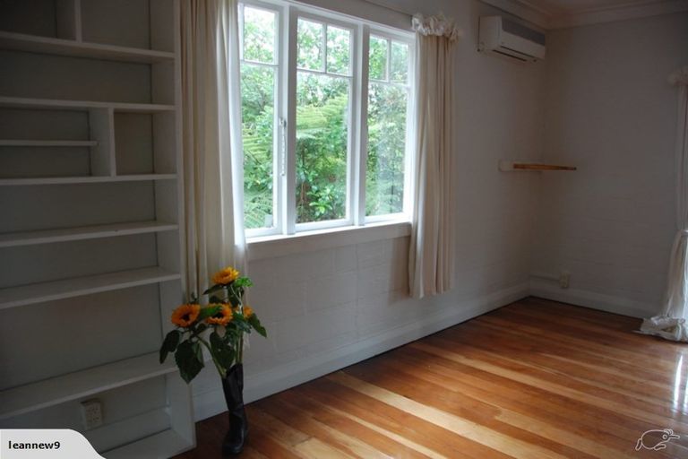 Photo of property in 8 Park Road, Titirangi, Auckland, 0604