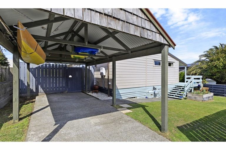 Photo of property in 8 Chestnut Grove, Maungaraki, Lower Hutt, 5010
