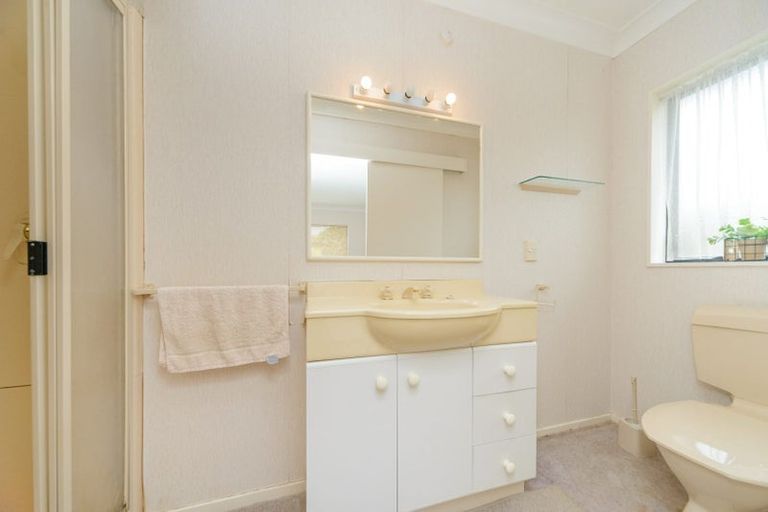 Photo of property in 112 John F Kennedy Drive, Milson, Palmerston North, 4414