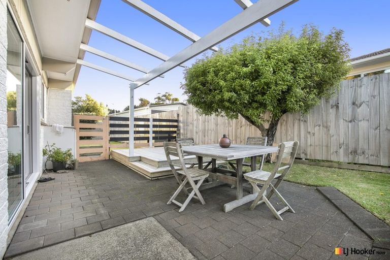 Photo of property in 18 Waterlea Avenue, Mangere Bridge, Auckland, 2022