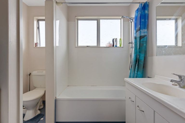 Photo of property in 7 Fairview Place, Westown, New Plymouth, 4310