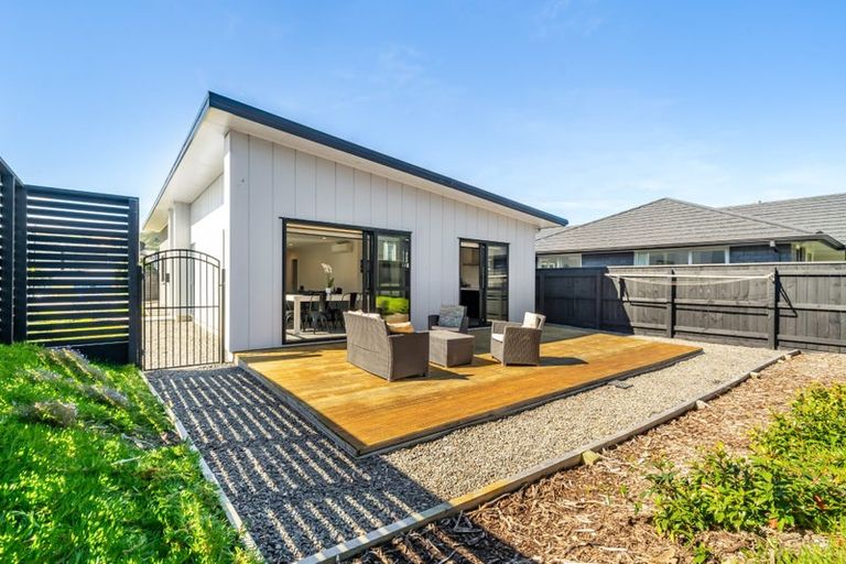 Photo of property in 1 Taraiti Crescent, Kenepuru, Porirua, 5022
