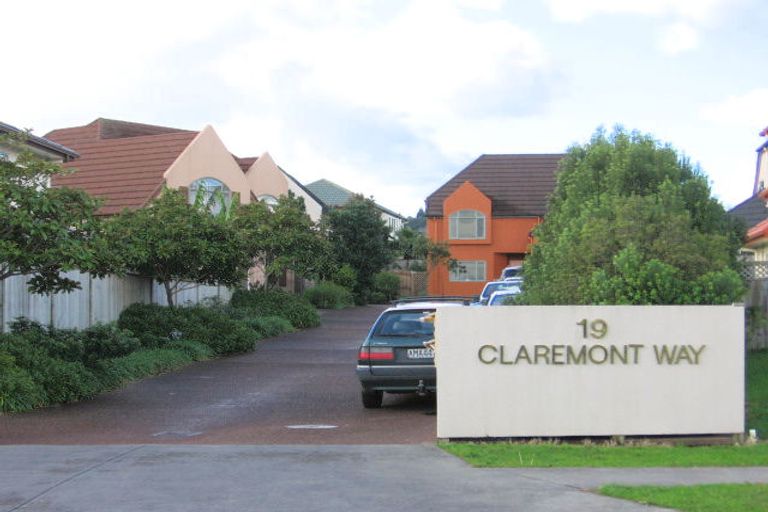 Photo of property in 19c Claremont Way, East Tamaki Heights, Auckland, 2016