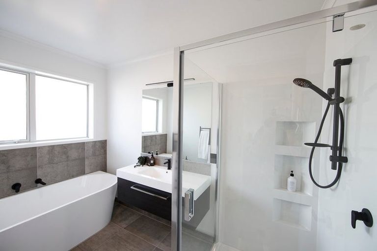 Photo of property in 10 Kohekohe Drive, Owhata, Rotorua, 3010