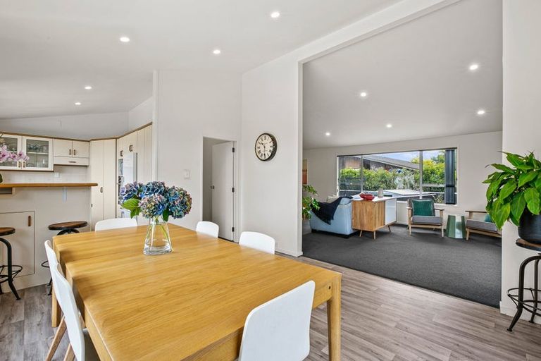 Photo of property in 3 La Salle Drive, Westown, New Plymouth, 4310