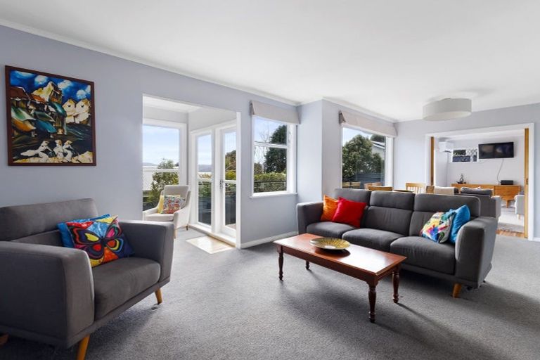 Photo of property in 9 Rona Street, Eastbourne, Lower Hutt, 5013