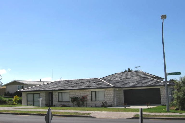 Photo of property in 41 Ian Sage Avenue, Long Bay, Auckland, 0630