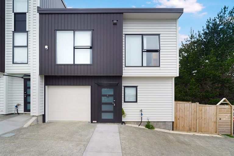 Photo of property in 8/105 Hobsonville Road, West Harbour, Auckland, 0618