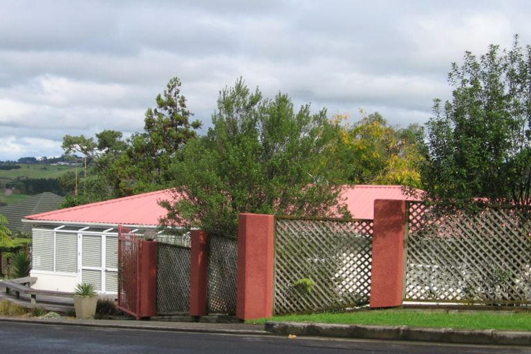 Photo of property in 11 Pohutukawa Avenue, Shelly Park, Auckland, 2014