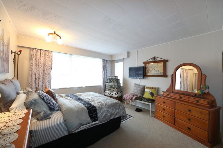 Photo of property in 220a Wolseley Street, Mayfair, Hastings, 4122