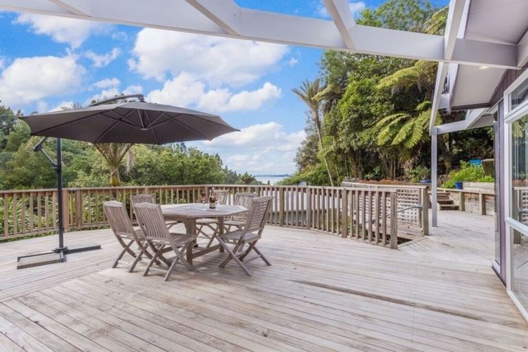 Photo of property in 46 Wood Bay Road, Titirangi, Auckland, 0604