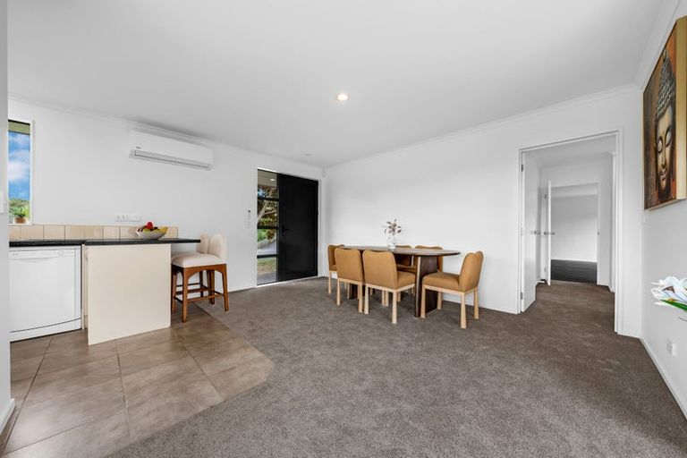 Photo of property in 31 Misty Valley Drive, Henderson, Auckland, 0612