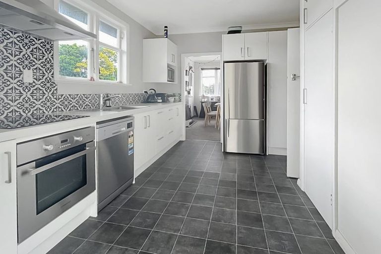 Photo of property in 27 Knowles Street, Terrace End, Palmerston North, 4410