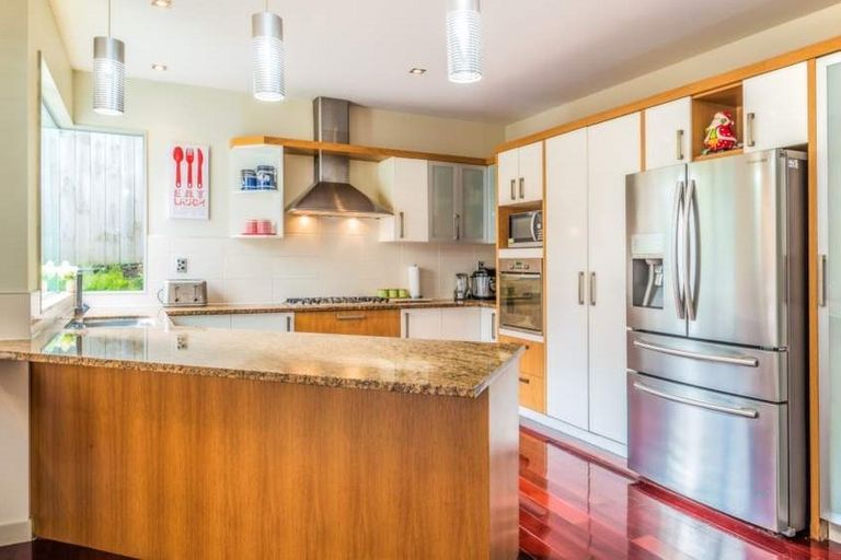 Photo of property in 15 Mana Lane, Pinehill, Auckland, 0632