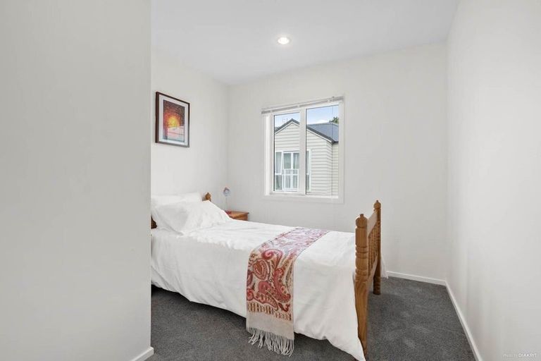 Photo of property in 7/30 John Jennings Drive, Oteha, Auckland, 0632