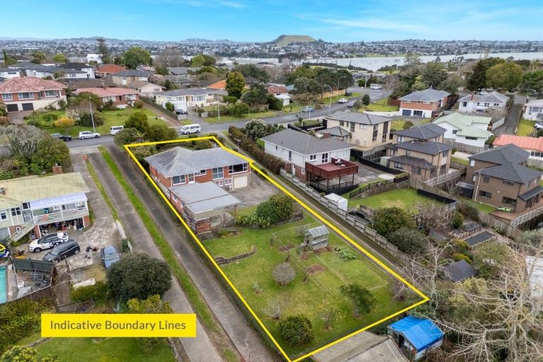 Photo of property in 10 Greenhill Crescent, Pakuranga, Auckland, 2010