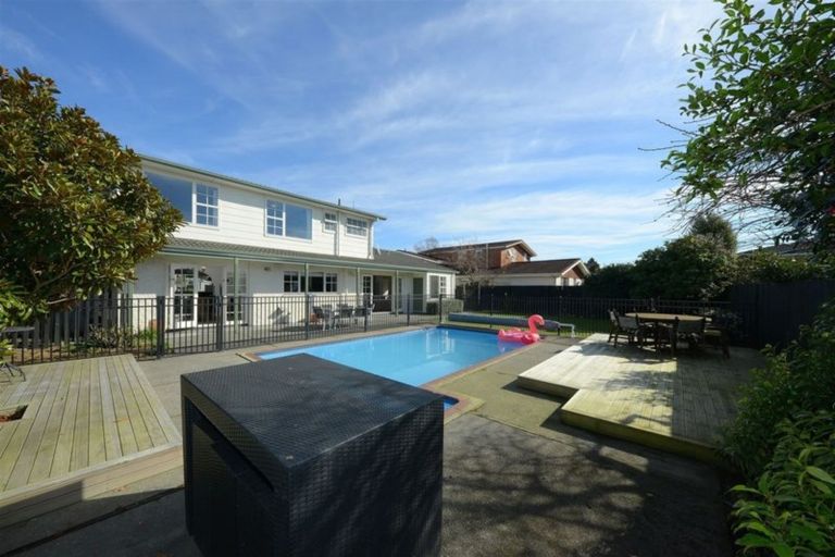 Photo of property in 11 Hillcrest Place, Avonhead, Christchurch, 8042