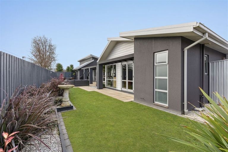 Photo of property in 7 Corsican Grove, Parklands, Christchurch, 8083