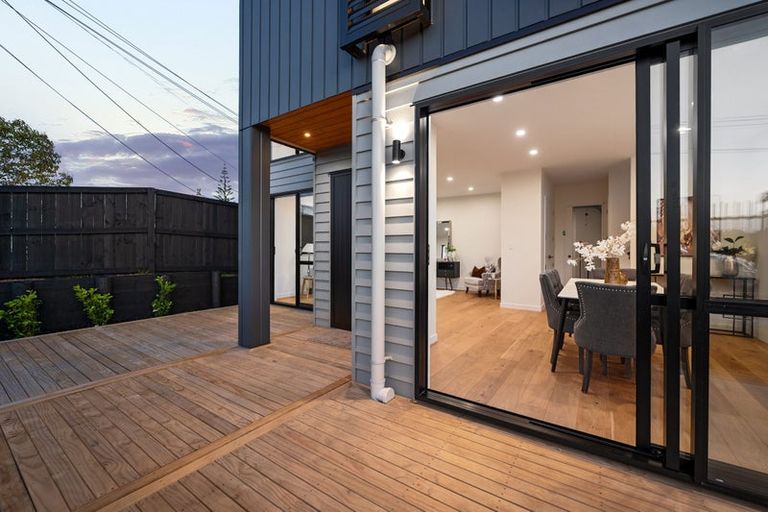 Photo of property in 41a Sunnynook Road, Forrest Hill, Auckland, 0620