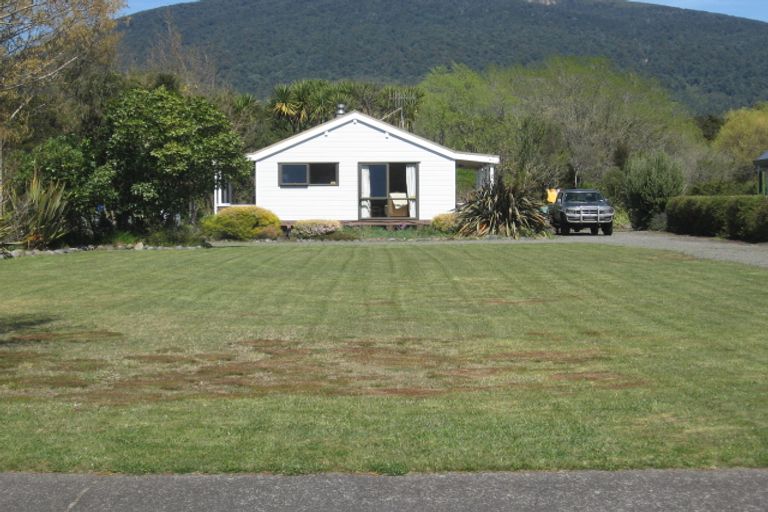 Photo of property in 16 Kutai Street, Turangi, 3334