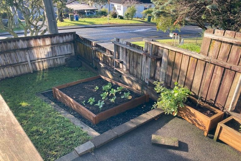 Photo of property in 1/23 Weldene Avenue, Glenfield, Auckland, 0629