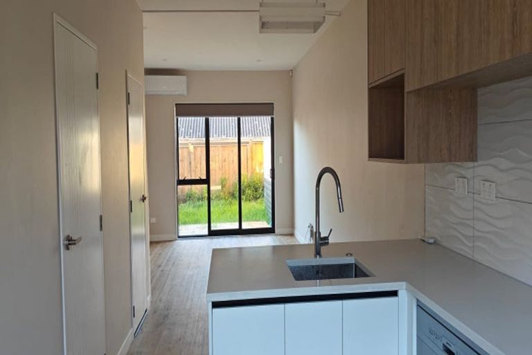 Photo of property in 5/58 Te Atatu Road, Te Atatu South, Auckland, 0610