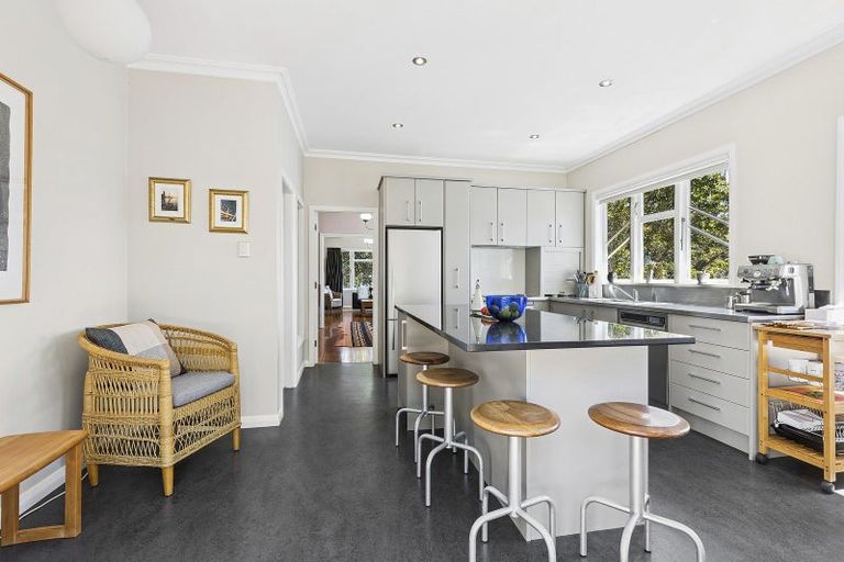 Photo of property in 9 Kellsmere Crescent, Island Bay, Wellington, 6023