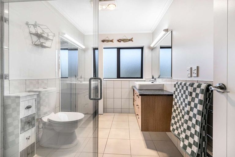 Photo of property in 5 Carroll Place, Owhata, Rotorua, 3010