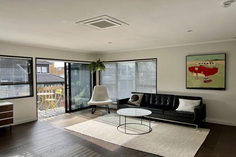 Photo of property in 1/8 Commodore Parry Road, Castor Bay, Auckland, 0620