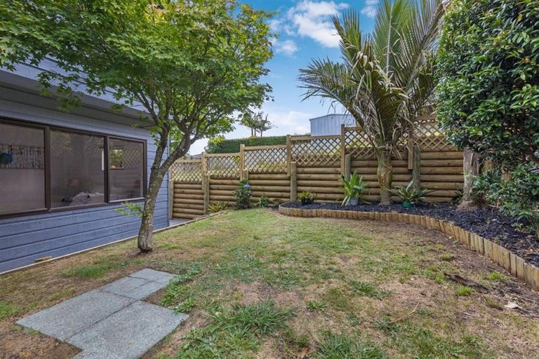 Photo of property in 2/54 Alexander Street, Cockle Bay, Auckland, 2014