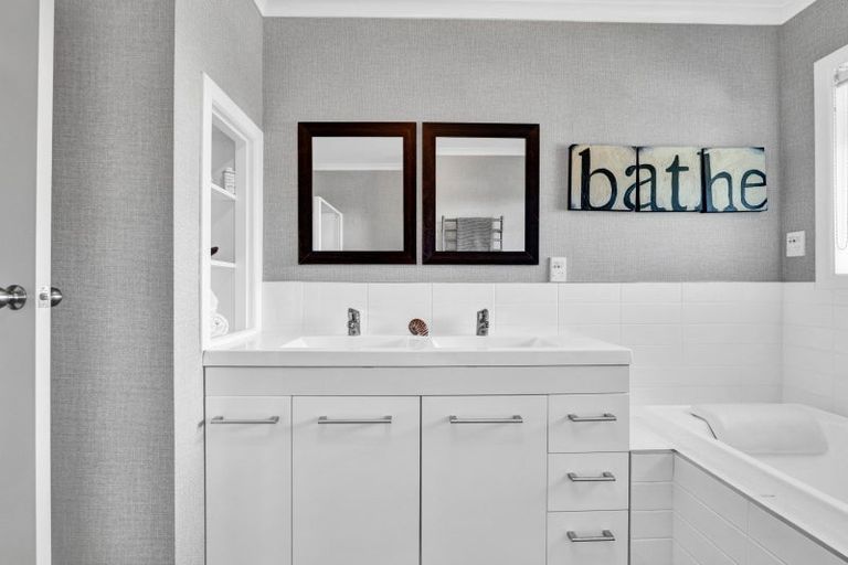 Photo of property in 24 Darwin Crescent, Spotswood, New Plymouth, 4310