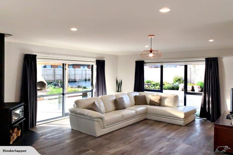 Photo of property in 17 Kauri Drive, Waiuku, 2123