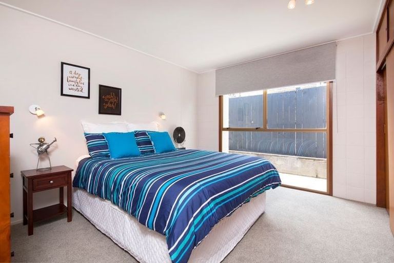 Photo of property in 33 The Crest, Sunnyhills, Auckland, 2010